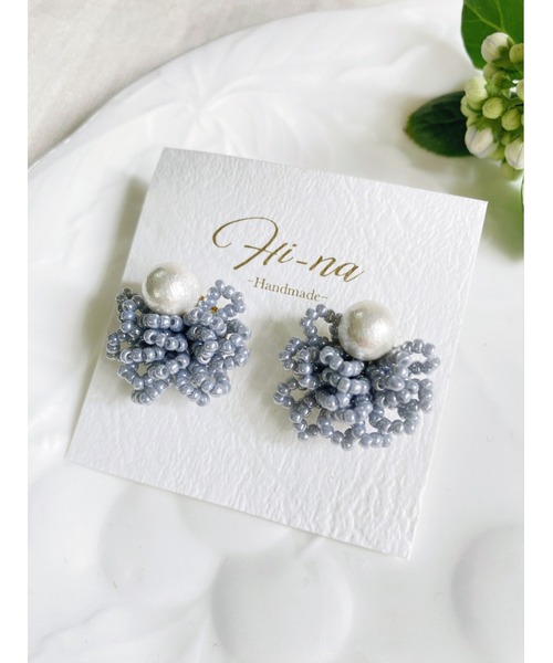 tone（トーン）の「【Hi-na】【Beads Works】ボリュームビーズ×コットンパール　ピアス(MA)（ピアス（両耳用）・レディース・ネイビー/グレー/ベージュ・FREE）」の4枚目の写真