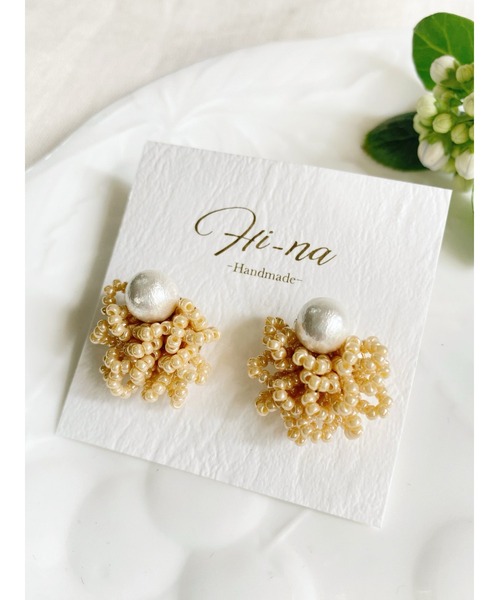 tone（トーン）の「【Hi-na】【Beads Works】ボリュームビーズ×コットンパール　ピアス(MA)（ピアス（両耳用）・レディース・ネイビー/グレー/ベージュ・FREE）」の6枚目の写真