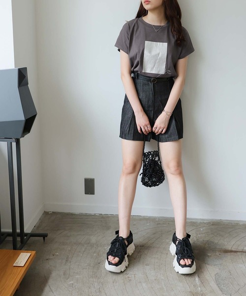 Doula Doula（ドゥーラドゥーラ）の「シルバー箔プリントフレンチスリーブTシャツ（Tシャツ/カットソー・レディース・ホワイト/チャコール・FREE）」の8枚目の写真