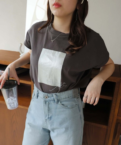 Doula Doula（ドゥーラドゥーラ）の「シルバー箔プリントフレンチスリーブTシャツ（Tシャツ/カットソー・レディース・ホワイト/チャコール・FREE）」の12枚目の写真