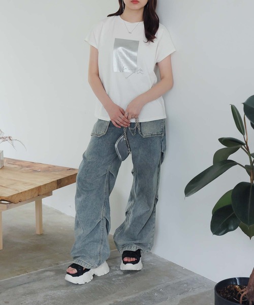 Doula Doula（ドゥーラドゥーラ）の「シルバー箔プリントフレンチスリーブTシャツ（Tシャツ/カットソー・レディース・ホワイト/チャコール・FREE）」の17枚目の写真