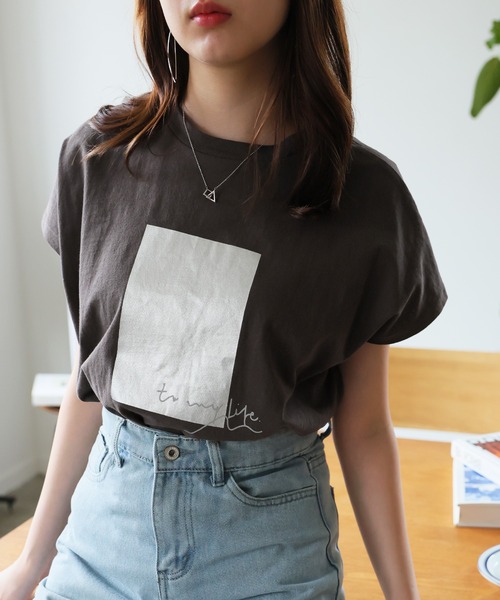 Doula Doula（ドゥーラドゥーラ）の「シルバー箔プリントフレンチスリーブTシャツ（Tシャツ/カットソー・レディース・ホワイト/チャコール・FREE）」の5枚目の写真