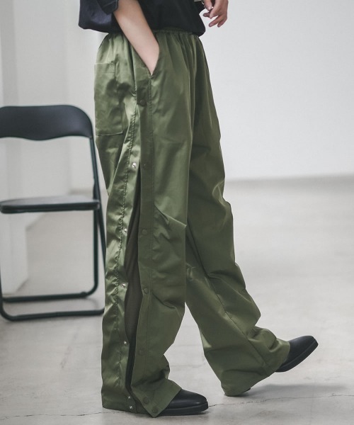 Shoowtime(ショウタイム)の「サイドメッシュナイロンプルオンパンツ(その他パンツ・メンズ・ブラック/カーキ・MEDIUM/LARGE/XX-LARGE/X-LARGE)」の15枚目の写真