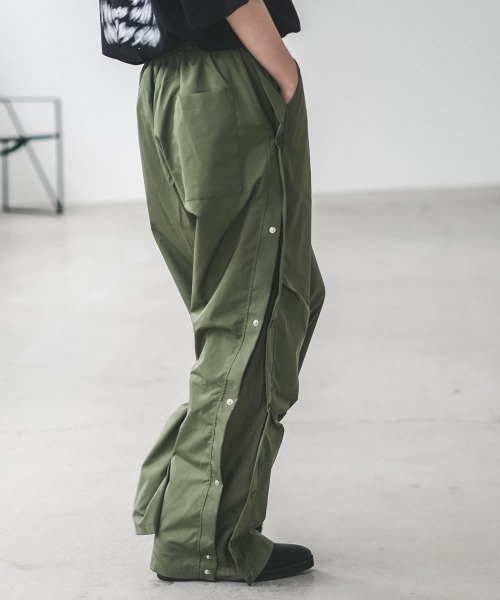 Shoowtime(ショウタイム)の「サイドメッシュナイロンプルオンパンツ(その他パンツ・メンズ・ブラック/カーキ・MEDIUM/LARGE/XX-LARGE/X-LARGE)」の14枚目の写真