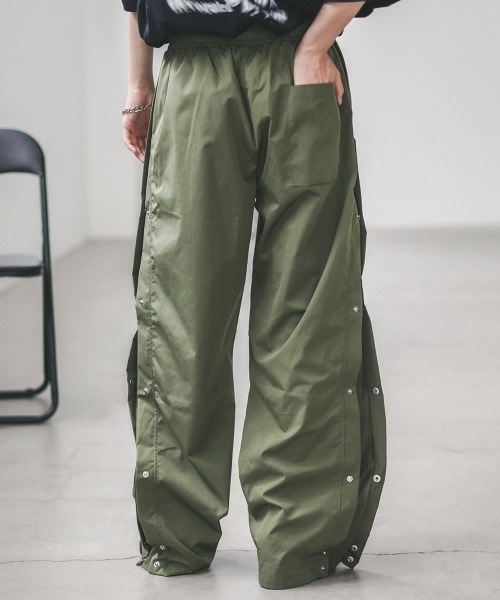 Shoowtime(ショウタイム)の「サイドメッシュナイロンプルオンパンツ(その他パンツ・メンズ・ブラック/カーキ・MEDIUM/LARGE/XX-LARGE/X-LARGE)」の13枚目の写真