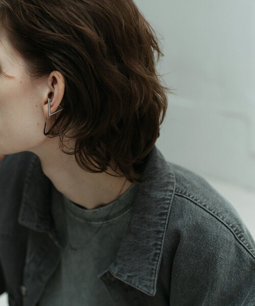 and cloud(アンドクラウド)の「Triangle Earcuff(イヤーカフ・レディース・シルバー/ブラック/イエローゴールド・FREE)」の9枚目の写真