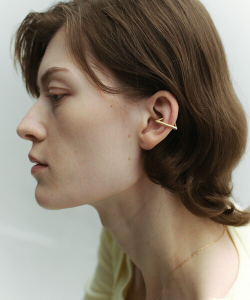 and cloud(アンドクラウド)の「Triangle Earcuff(イヤーカフ・レディース・シルバー/ブラック/イエローゴールド・FREE)」の7枚目の写真