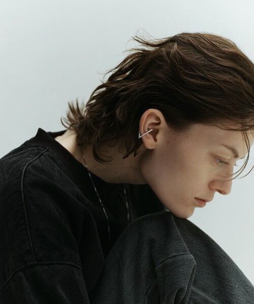 and cloud(アンドクラウド)の「Triangle Earcuff(イヤーカフ・レディース・シルバー/ブラック/イエローゴールド・FREE)」の5枚目の写真