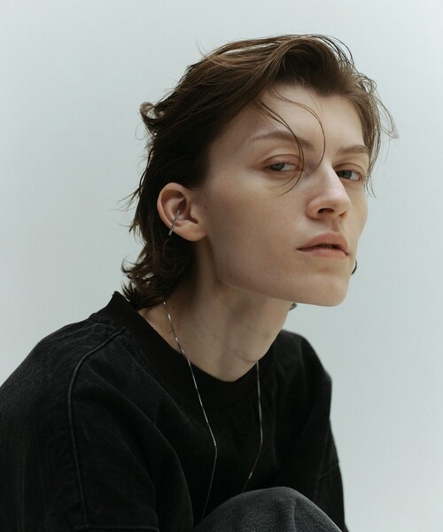 and cloud(アンドクラウド)の「Triangle Earcuff(イヤーカフ・レディース・シルバー/ブラック/イエローゴールド・FREE)」の4枚目の写真