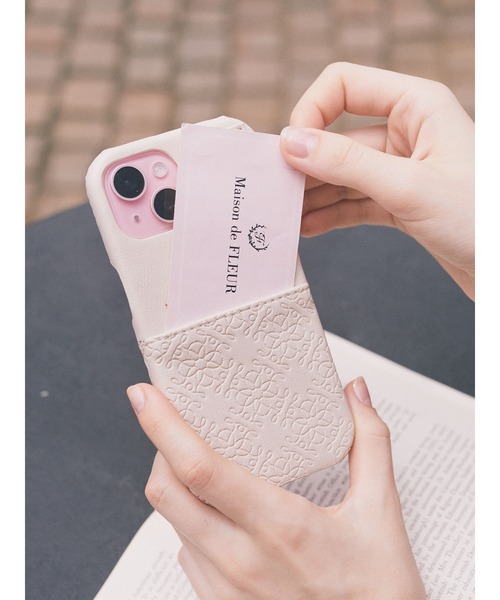 Maison de FLEUR（メゾンドフルール）の「FLEURモノグラムアイフォン15ケース（スマホケース/カバー・レディース・ピンクベージュ/ライトベージュ/ブラック・FREE）」の14枚目の写真