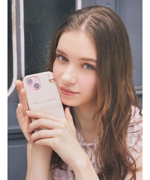Maison de FLEUR（メゾンドフルール）の「FLEURモノグラムアイフォン15ケース（スマホケース/カバー・レディース・ピンクベージュ/ライトベージュ/ブラック・FREE）」の13枚目の写真