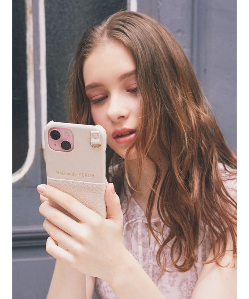 Maison de FLEUR（メゾンドフルール）の「FLEURモノグラムアイフォン15ケース（スマホケース/カバー・レディース・ピンクベージュ/ライトベージュ/ブラック・FREE）」の12枚目の写真