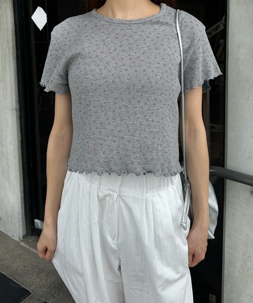 LE MORE（リモア）の「フラワーショートワッフルTシャツ（Tシャツ/カットソー・レディース・アイボリー/グレー・FREE）」の3枚目の写真