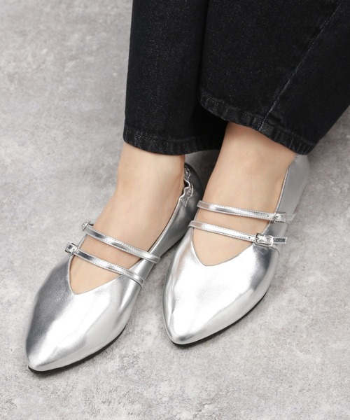 LAKOLE(ラコレ)の「【卒入式/オケージョンにも】ギャザーダブルストラップパンプス / 135005(パンプス・レディース・ブラック/オフホワイト/シルバー・SMALL/MEDIUM/LARGE)」の3枚目の写真