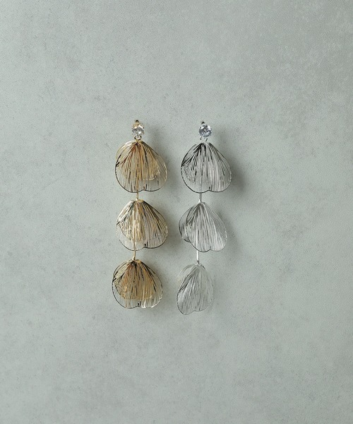 メタル リーフ ロングピアス（ピアス（両耳用））｜Kana（カナ）の