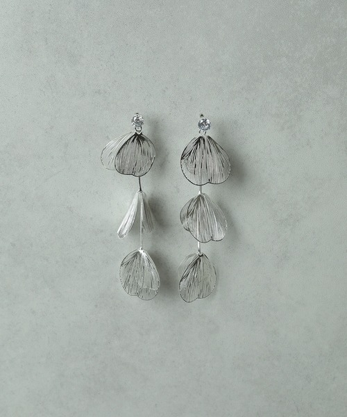 メタル リーフ ロングピアス（ピアス（両耳用））｜Kana（カナ
