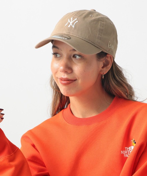 NEW ERA(ニューエラ)の「【NEW ERA(ニューエラ)】MIDLOGO CAP(WOMEN)(キャップ・レディース・ベージュ/ブラック/ブラウン・FREE)」の1枚目の写真