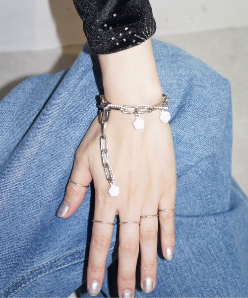 musubore（ムスボレ）の「colored rose charm bracelet / ローズチャームブレスレッド（ブレスレット・レディース・ピンク/ホワイト・FREE）」の13枚目の写真