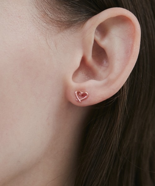 ciite' surgical stainless(シーテサージカルステンレス)の「【 金属アレルギー対応 】 ミニハートピアス サージカルステンレス (両耳用)(ピアス(両耳用)・レディース・ゴールド/シルバー/ピンクゴールド・FREE)」の3枚目の写真