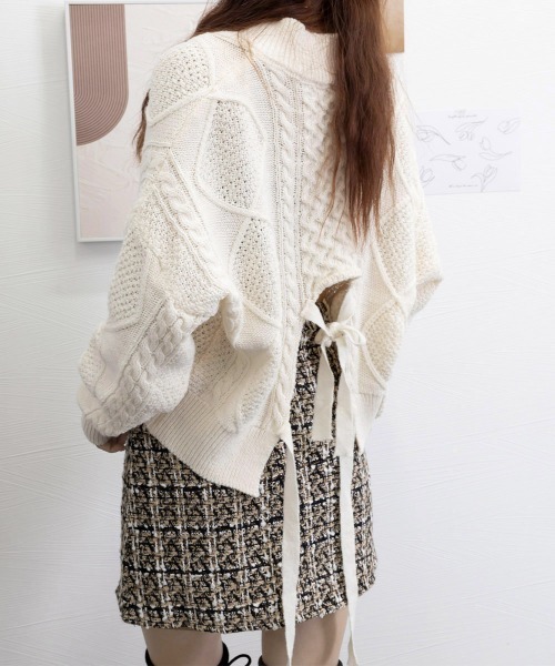 Miniministore（ミニミニストア）の「ケーブル編みニットトップス バックリボン（ニット/セーター・レディース・ブラック/アイボリー/カーキ・FREE）」の2枚目の写真