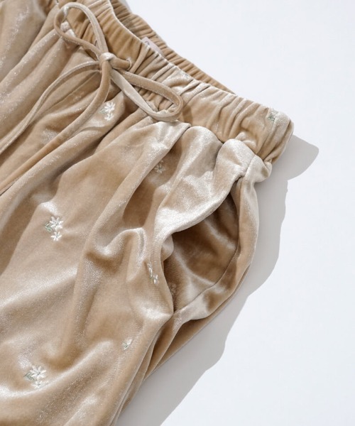 flower(フラワー)の「ベロアエンブロイダリーパンツ(その他パンツ・レディース・ブラック/ベージュ・FREE)」の6枚目の写真