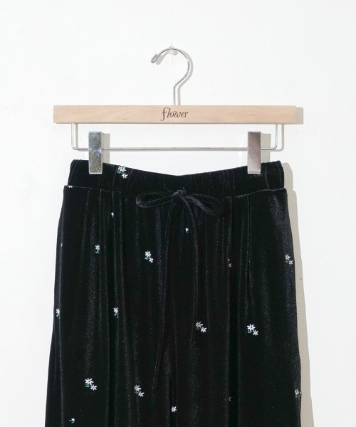 flower(フラワー)の「ベロアエンブロイダリーパンツ(その他パンツ・レディース・ブラック/ベージュ・FREE)」の11枚目の写真