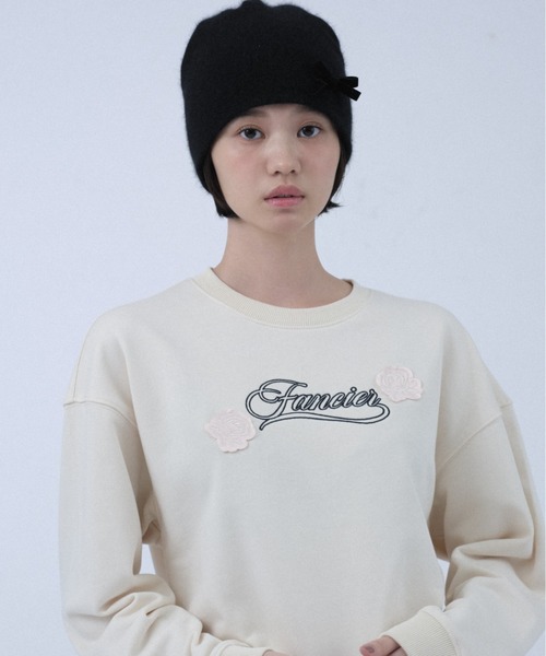 FCMM(エフシーエムエム)の「ROSE EMBROIDERY CREWNECK SWEAT/ローズエンブロイダリークルーネックスウェット(スウェット・レディース・ネイビー/ピンク/ホワイト・SMALL/MEDIUM)」の2枚目の写真