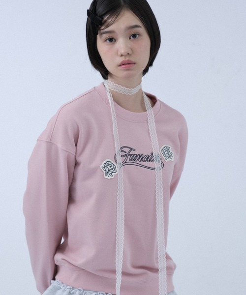 FCMM(エフシーエムエム)の「ROSE EMBROIDERY CREWNECK SWEAT/ローズエンブロイダリークルーネックスウェット(スウェット・レディース・ネイビー/ピンク/ホワイト・SMALL/MEDIUM)」の1枚目の写真