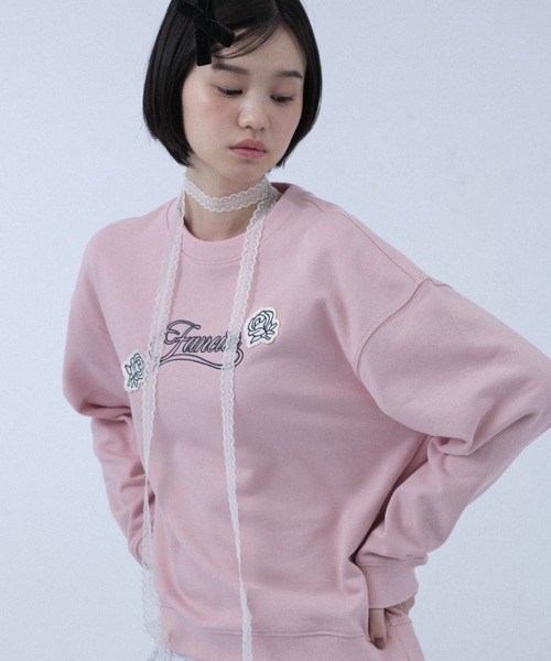 FCMM(エフシーエムエム)の「ROSE EMBROIDERY CREWNECK SWEAT/ローズエンブロイダリークルーネックスウェット(スウェット・レディース・ネイビー/ピンク/ホワイト・SMALL/MEDIUM)」の17枚目の写真