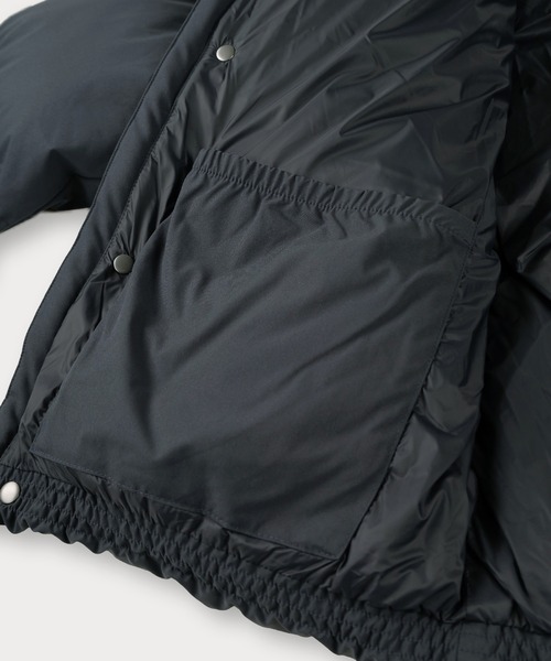 mihns closet(ミンズクローゼット)の「【0】【mihns closet/ミンズクローゼット】ワンポイントロゴ ビッグポケット ボリューム ファイバー ダウンジャケット(ダウンジャケット/コート・レディース・ブラック/セージグリーン/オフホワイト/ネイビー・M/L/XL)」の11枚目の写真