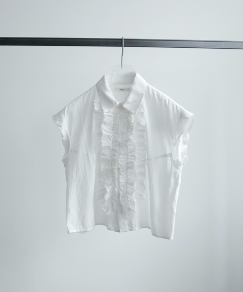 anuke（アンヌーク）の「Sleeveless Frill Blouse（シャツ/ブラウス・レディース・ホワイト/マルチ/ブラック・FREE）」の2枚目の写真