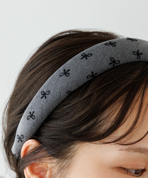 flower（フラワー）の「リボンパターンヘアバンド（カチューシャ・レディース・ブラック/グレー・FREE）」の6枚目の写真