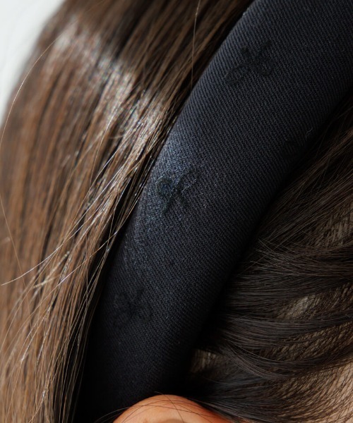 flower（フラワー）の「リボンパターンヘアバンド（カチューシャ・レディース・ブラック/グレー・FREE）」の4枚目の写真