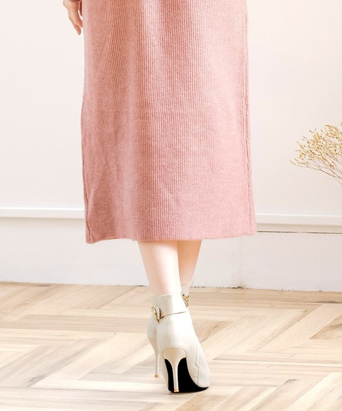 Julia Boutique（ジュリアブティック）の「【22-24.5cm】 モチーフ付き ポインテッドトゥ ショートブーツ（ブーツ・レディース・ブラック/アイボリー・36/35/40/39/38/37）」の5枚目の写真