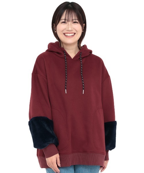 チチカカ（チチカカ）の「袖ファースウェットフーディー（パーカー・レディース・チャコールグレー/ボルドー/ホワイト・FREE）」の9枚目の写真