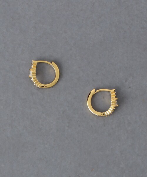 UNITED ARROWS(ユナイテッドアローズ)の「ミニ パヴェ フープピアス(ピアス(両耳用)・レディース・ゴールド/シルバー・FREE)」の2枚目の写真