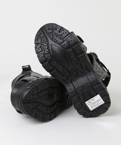 YOSUKE(ヨースケ)の「ヨースケ YOSUKE メンズ厚底ハトメベルテッドサンダルスニーカー4468019(サンダル・メンズ・ブラック/ブラック×パープル/ガンメタ・27.0cm/26.0cm)」の5枚目の写真