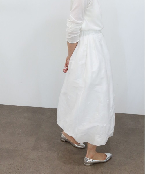 Marilyn Moon（マリリンムーン）の「【SOI-MeME】ビーズモチーフタフタアシンメトリーバルーンスカート（スカート・レディース・ホワイト/チャコールグレー・FREE）」の15枚目の写真