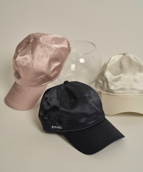 emmi(エミ)の「【emmi|NEW ERA】9TWENTYサテンキャップ(キャップ・レディース・ネイビー/ピンク/アイボリー・FREE)」の6枚目の写真