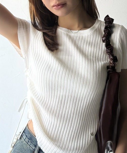 mily bilet(ミウィビレット)の「【mily bilet】トレンドのサイドリボン◎ドロスト使いボタンデザインサマーリブニットトップス(半袖)(Tシャツ/カットソー・レディース・ベージュ系その他/ホワイト×ブラック/ホワイト/ブラック・SMALL/X-LARGE/LARGE/MEDIUM)」の5枚目の写真