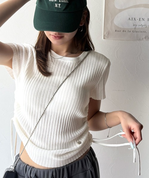 mily bilet(ミウィビレット)の「【mily bilet】トレンドのサイドリボン◎ドロスト使いボタンデザインサマーリブニットトップス(半袖)(Tシャツ/カットソー・レディース・ベージュ系その他/ホワイト×ブラック/ホワイト/ブラック・SMALL/X-LARGE/LARGE/MEDIUM)」の6枚目の写真