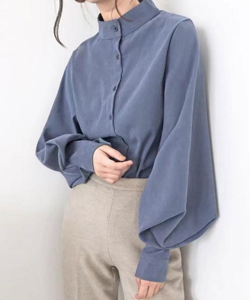 SallyLunn(サリーラン)の「【オンオフ着回せるデザイン】スタンドカラーボリュームスリーブシャツ(シャツ/ブラウス・レディース・ブラック/ホワイト/ベージュ/ブルー・MEDIUM/LARGE)」の4枚目の写真
