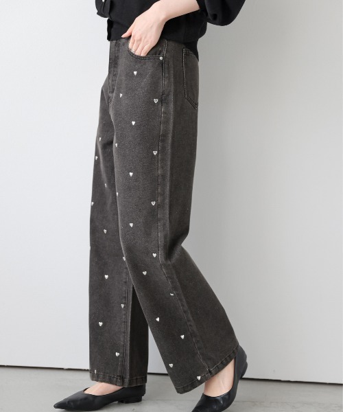 AMELY(エミリー)の「ハートモチーフ デニムパンツ(デニムパンツ・レディース・ブラック/ブルー・M/L)」の13枚目の写真