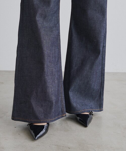 Lui's(ルイス)の「ogamo レザーライクバギーパンツ(デニムパンツ・レディース・インディゴブルー・S)」の16枚目の写真