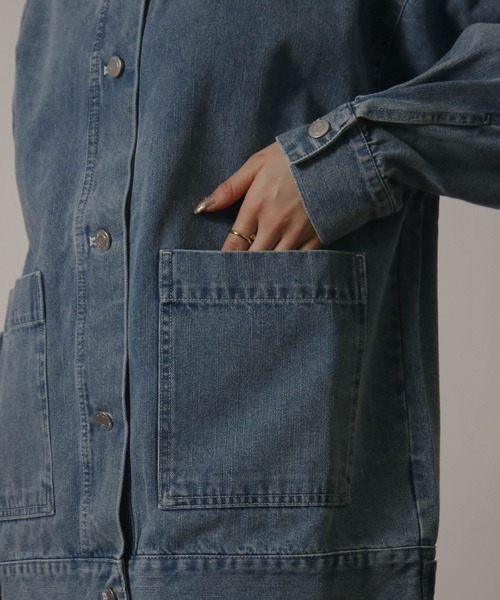 Social GIRL(ソーシャルガール)の「ボリューム袖 ノーカラー カットオフ オーバーサイズ デニムジャケット(デニムジャケット・レディース・ブラック/ライトブルー/ブルー・M/L)」の6枚目の写真