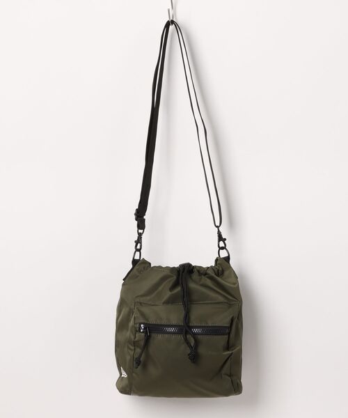 NEW ERA（ニューエラ）の「【NEW ERA/ニューエラ】2WAY DRAWSTRING POUCH NYLON TWL（ショルダーバッグ・メンズ・ブラック/オリーブ・FREE）」の13枚目の写真
