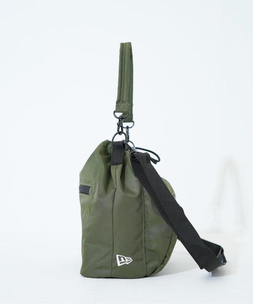 NEW ERA（ニューエラ）の「【NEW ERA/ニューエラ】2WAY DRAWSTRING POUCH NYLON TWL（ショルダーバッグ・メンズ・ブラック/オリーブ・FREE）」の20枚目の写真