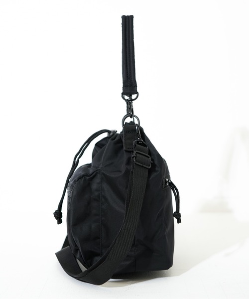 NEW ERA（ニューエラ）の「【NEW ERA/ニューエラ】2WAY DRAWSTRING POUCH NYLON TWL（ショルダーバッグ・メンズ・ブラック/オリーブ・FREE）」の11枚目の写真