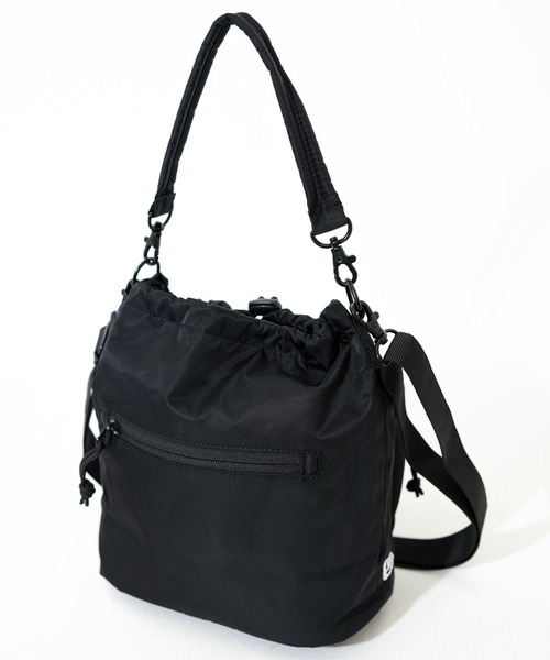 NEW ERA（ニューエラ）の「【NEW ERA/ニューエラ】2WAY DRAWSTRING POUCH NYLON TWL（ショルダーバッグ・メンズ・ブラック/オリーブ・FREE）」の10枚目の写真