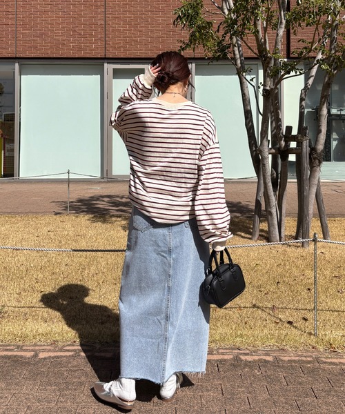 ISOOK(アイスー)の「【ISOOK / アイスー】オーバーサイズカラーボーダーTシャツ / ビックシルエット 長袖 ロンT ロングスリーブ クルーネック ユニセックス 細ボーダー 青 緑 白 ネイビー グリーン アイボリー ZOZOTOWN限定(Tシャツ/カットソー・レディース・ネイビー/グリーン/アイボリー・FREE)」の21枚目の写真